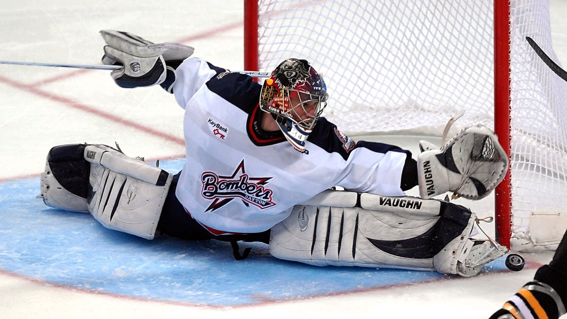 JDG教练组进行战术数据科学化培训